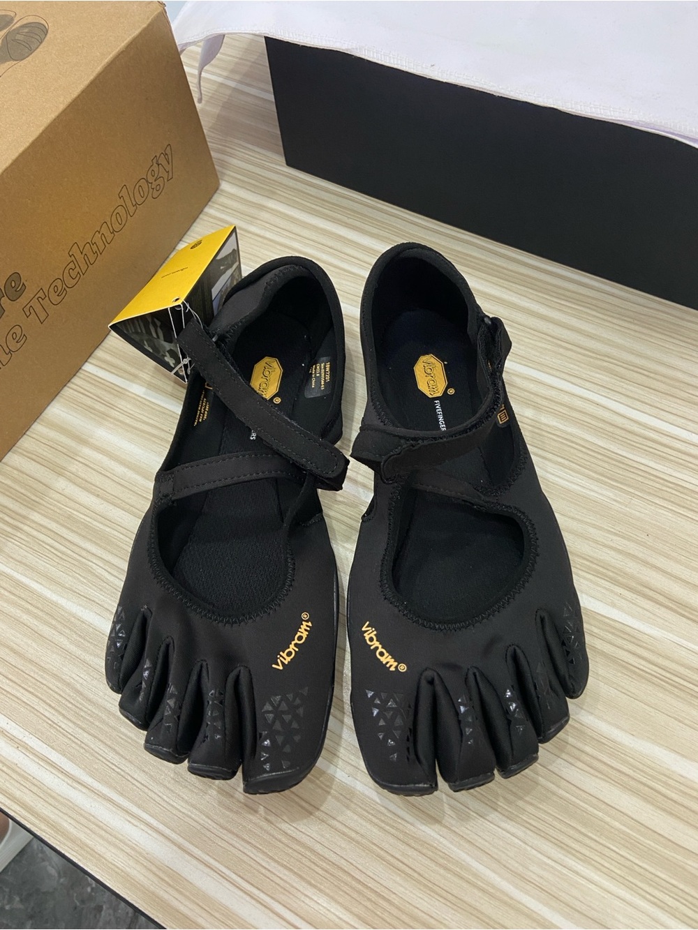 Vibram Women's FiveFingers Black Minimalist Toe Athletic Shoes